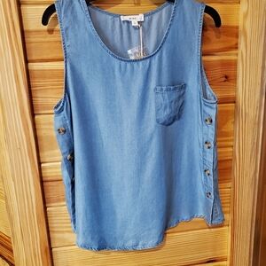 Mine Women's Chambray Sleeveless Button Side Top. SZ Large